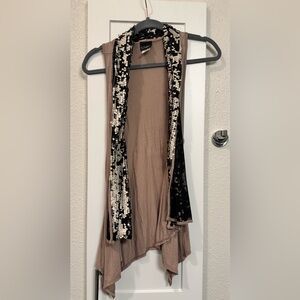 ✨ Daytrip Sequin Trim Open Front Vest – Size L
